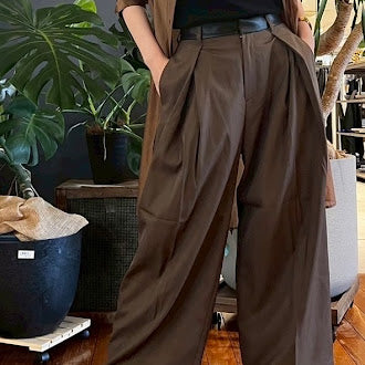 フロントタックワイドパンツ(レザー風ウエストベルト)