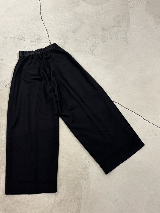 フロントタックワイドパンツ(レザー風ウエストベルト)