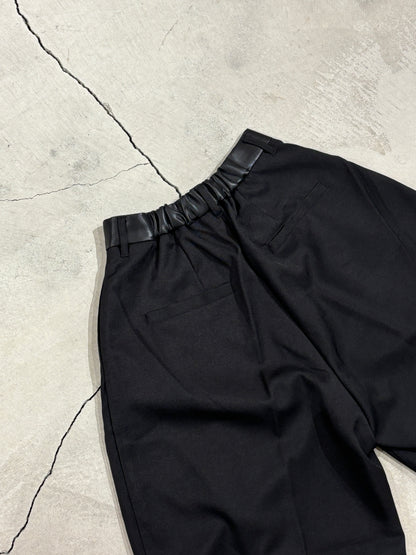 フロントタックワイドパンツ（レザー風ウエストベルト）